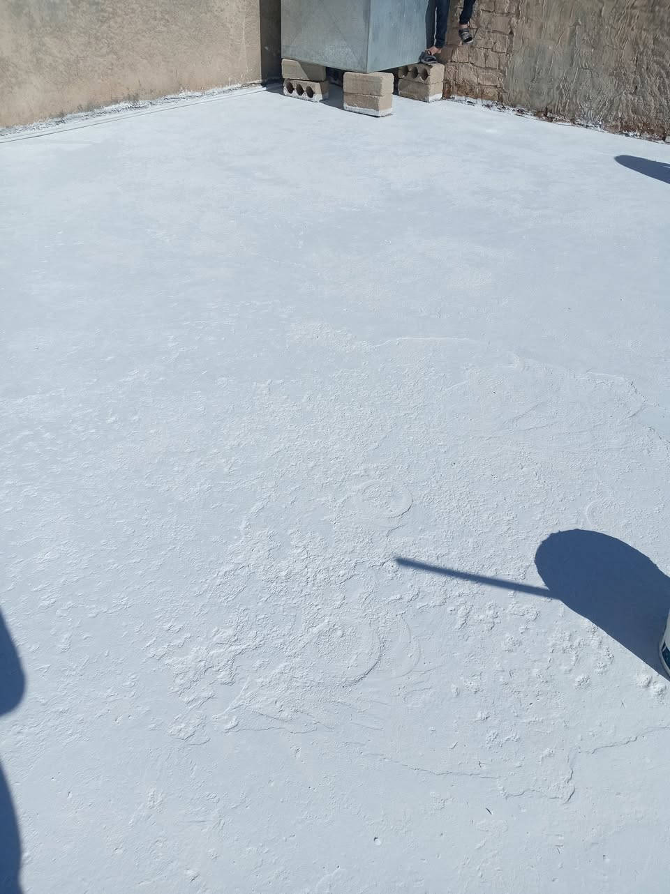 السلام عليكم // يوجد لدينا عمل ايزوكام ورافكوت وفلانكوت وجير وماستك وصبغ وألياف وصباغ ونعمل على قلع الماستك أو الإضافة وتنظيف سطح بالكوسره اللاستفسار على الهاتف *********** أو الخاص
