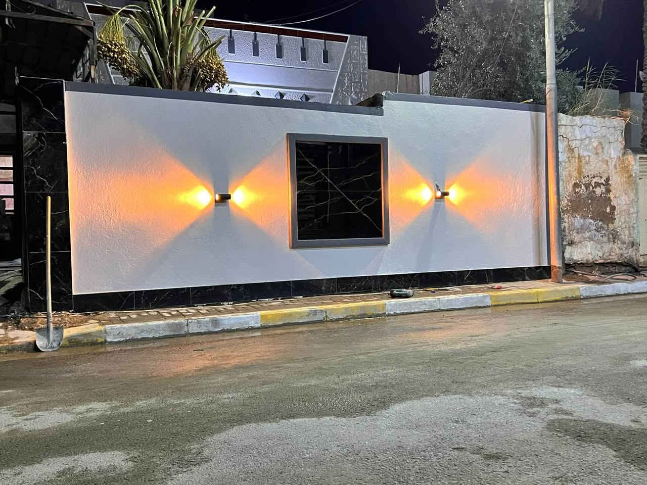 🏠بيت. طابقين للبيع
طابو صرف تحويل مباشر 

الموقع / الرمادي / التأميم القادسية الاولى قرب محطه كهرباء وقرب مدرسة بديع السموات

 المسساحة 200متر 

الوجه 10 متر 

النزال 20 متر 

  الشارع تبليط  10 

تفاصيل البيت / طابقين الطابق الأول بناء بلوك  غرف،1 وصاله ومطبخ ودوانيه و هول  و صحيات داخليه وخارجيه

الطابق الثاني. بناء بلوك 2غرف وصاله وصحيات
والسعر مناسب 
الهاتف ***********
***********
