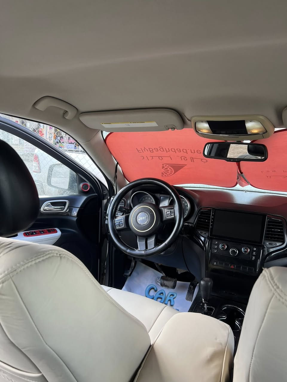 سلام عليكم جيب لاريدو موديل2011 محرك6 سلندر سياره نص فول. حلوه وجاهزه بدون  ضرر  بدون يرباك سياره مجرد صبغ بيه 3قطع بيه بدون معجون بدون حادث مجرد بخخ فقط سياره ما متعوبه مالت بيت  كير مكينه بشرط  لعنوان ميسان مركز المدينه قرب لملعب  رقم ***********
