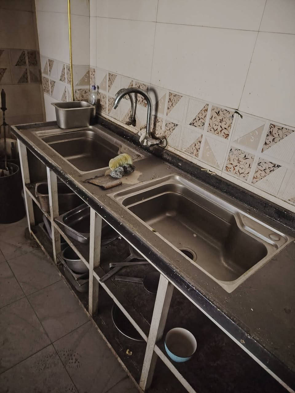 غراض مطعم للبيع
سعر مناسب
. كلمن وسعرهه
مكان الغراض بابل
التواصل مع الرقم ***********
