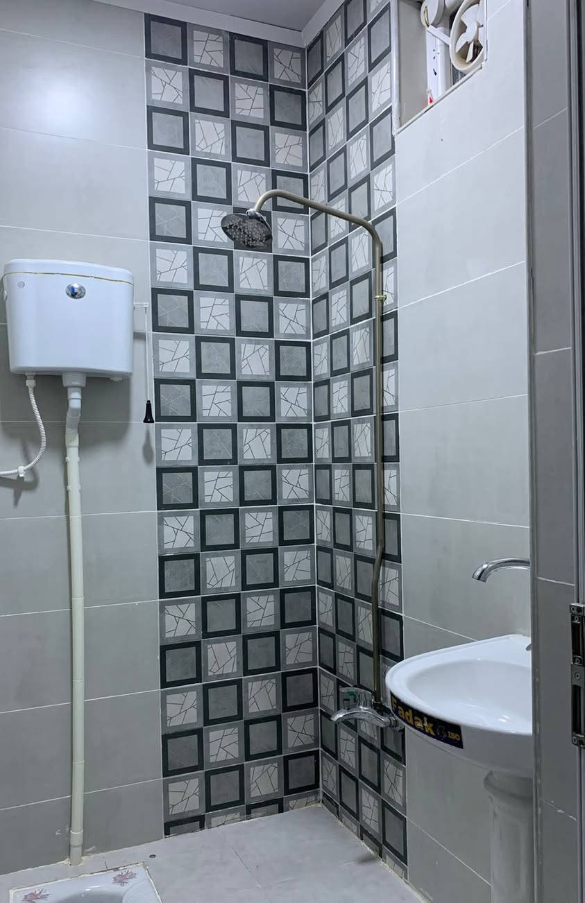 بيت طابو صرف المساحه 200 متر المكان طوريج مجمع الزهراء السكني سعر مناسب تنطي 64
 والباقي اقصاط ع المصرف العقاري البيت طابقين ثلاث غرف نوم البيت جاهز للسكن باقي التفاصيل اتصال ع الرقم *********** او مراجعه المكتب عقارات ابو كرار عنوان المكتب الجمعيه
