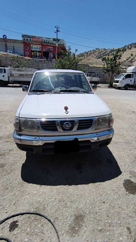 پیکاب نیسان 2003 ئیسترات خاس چوارجام کارەباناو سور مەکینە بەخ سەقف و حیزام بەشەرت سیارەیکی توندو تۆڵە مەکینەی بەشەرتە تەنها گێڕی کەمێک دەنگی تیایە تەبرید لەگەڵ سلف ئیش دەکا چوار تایەی لۆکی لەژێرە سیارەکە ڕەقەم هەولێرە گۆرینەوەش دەکەم گەر بەدڵم بێت سعر 90 کەمێک مەجال  
***********
*********** سوران, أربيل
