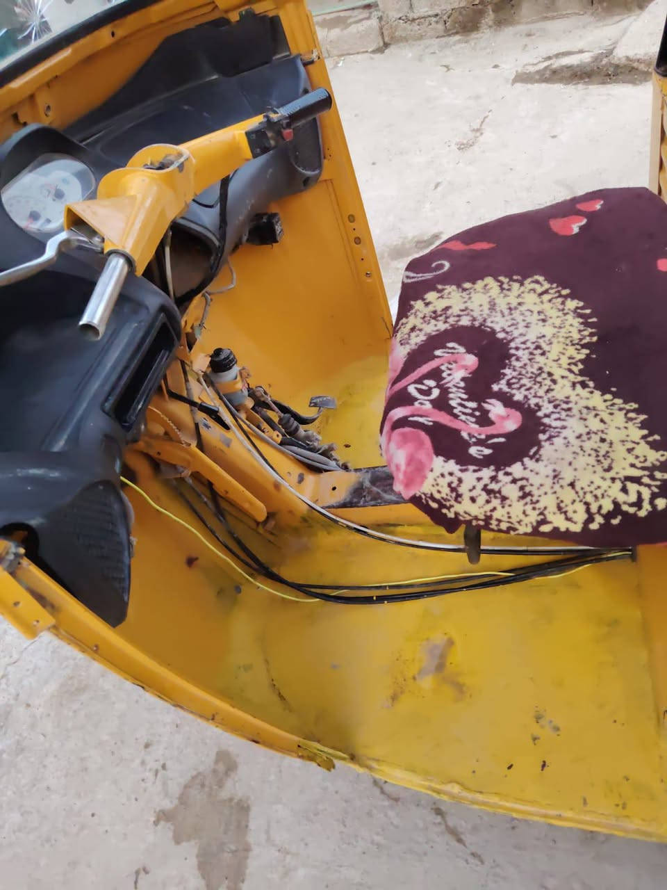 سلام عليكم تكتك البيع ابياجو أوراق كامله محرك تفيس  موديل ١٨ تكتك جاهز السعر ١٨٠٠ وبيه مجال مكاني اديالى بعقوبه الشراي يتصل.  ***********
