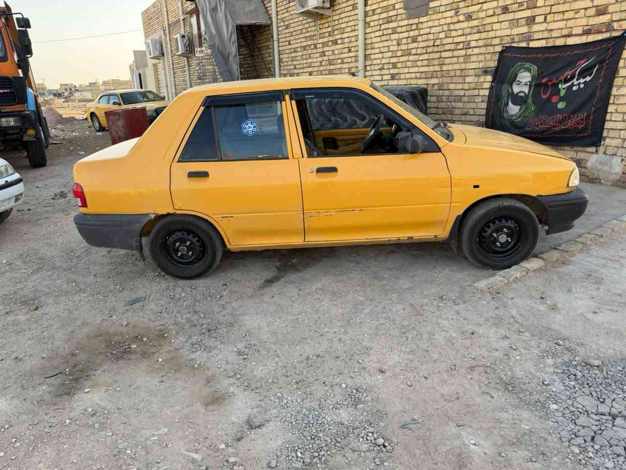 سلام عليكم سايبه موديل  2015للبيع مكفوله سنويه ما صاقط مصفره هيئه وغرمات ***********
