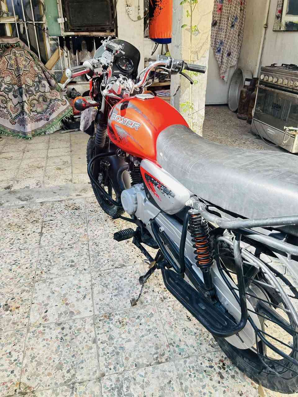 سلام عليكم شباب دراجه بوكسر موديل2021الدراجه مرقمه رقم إنكليزي الدراجه كفاله عامه من اي نقص أو فتح بيه شغله بسيطه صغيره بيه رصعه بالتانكي ما بينه الله شاهد ومثل ما موضح بالصور نضافه الدراجه العنوان بغداد حي اور تحويل ويه صاحب الدراجه مباشر ***********
