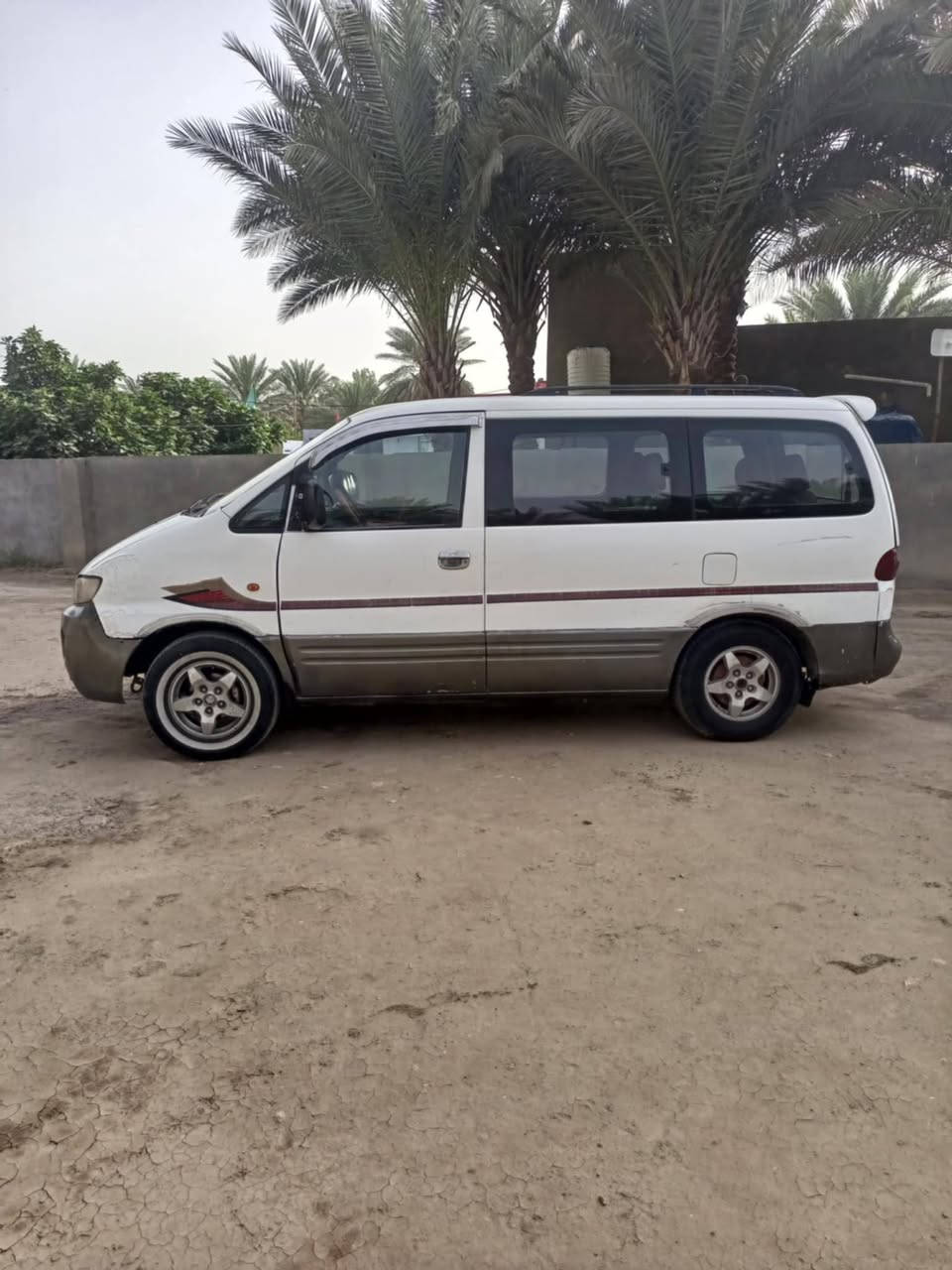 استاركس لبيع 8 راكب موديلي 2000 اجره رقم واسط  محرك بانزين بطه 2500 سنويه ساقطه سعره 40وبيه مجال الاستفسار الاتصال على الرقم ***********5
