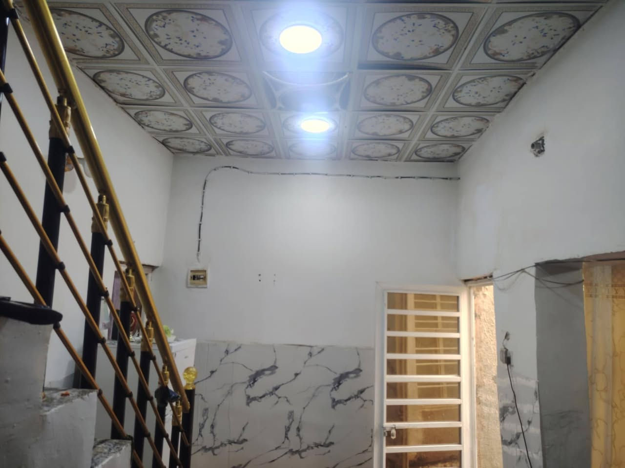 بيت للبيع المساحة ١٥٠ شارع افران الهادي يحتوي على غرفتين نوم ومطبخ واستقبال وهول وصحيات البناء بلوك والسقف عكاده السعر32وبيه مجال بسيط
للاستفسار 
***********
***********
