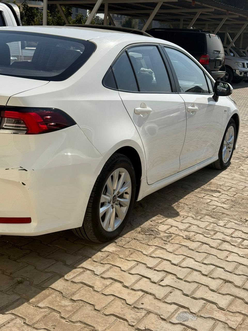 السلام عليكم
كورلا للبيع موديل 24 وماشيه 24 الف بيها ملاحطتين بسيطه 
سعرها 145 وبيها مجال بسيط ***********
