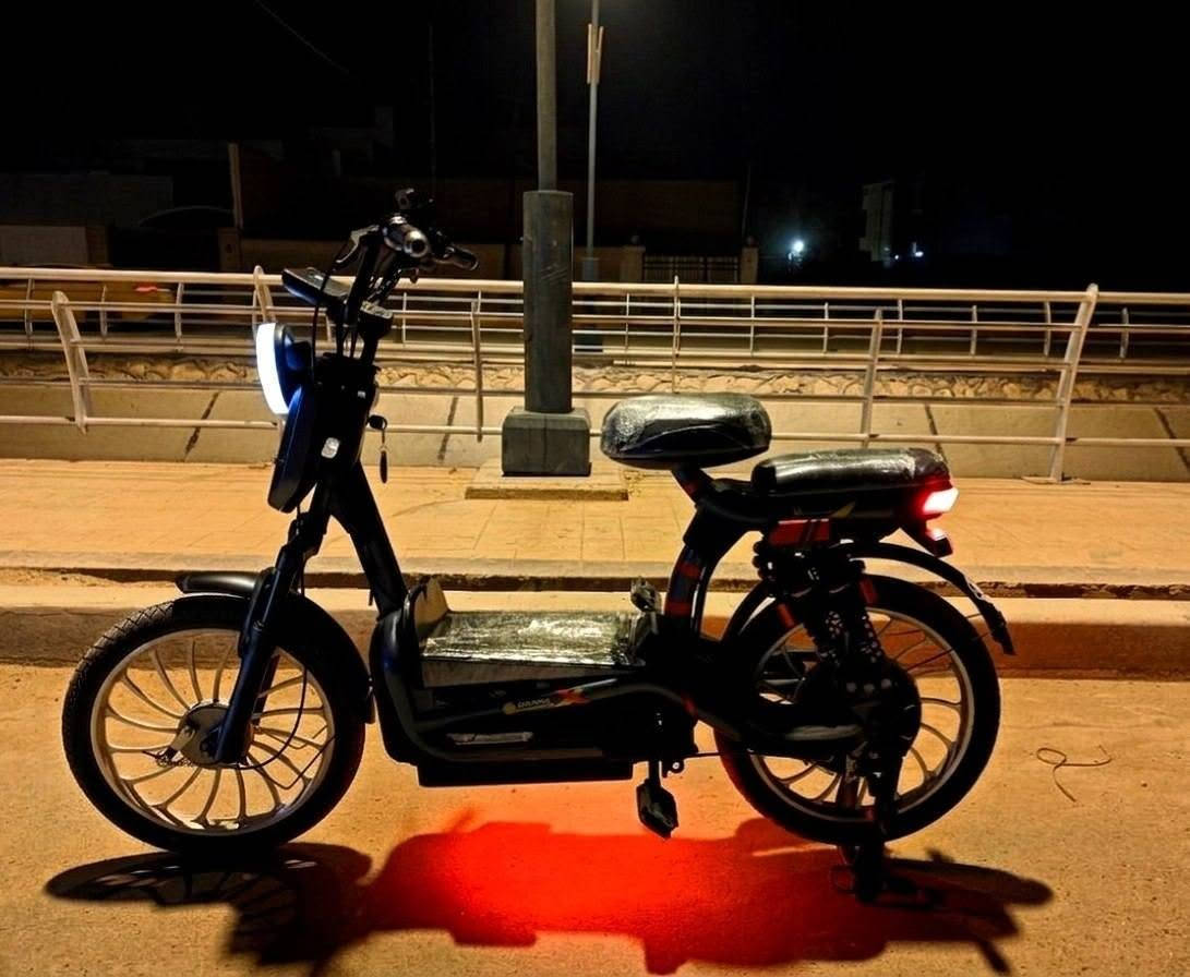 السلام عليكم 🌙✨

دراجة شحن للبيع 🏍️🛵
موديل 2025 جديدة 🆕

🔋 5 بطاريات ليثيوم داخليات، عدد تمشي 30 كيلو 🚀
📟 شاشة حاكية + سماعة MB3 بلوتوث 🎧📞
🚦 نظام Park 🅿️
👤 بصمة تقفيل + تفتيح + انذار + تشغيل عن بعد 🔐🔓
🏎️ سرعة 80 🚀
💡 لايت عدسة LED + ليلي + نهاري + 4 إشارات + هورن 🚨🔦

دراجة جديدة، تاخذها متخسر عليها شي ✨، الشاشة عليها لزكة ماشايـلها لهذا ما واضحة بالتصوير 📸. شاحنة أصلية وياها، بلاية مابدل شي 🔌✅.

تواصل وياي على خاص 💬📲
عنواني بابل 📍


**إذا كنت صاحب هذا الإعلان وتريد حذفه لأي سبب، رجاءا أرسل رسالة إلى الدعم الفني**