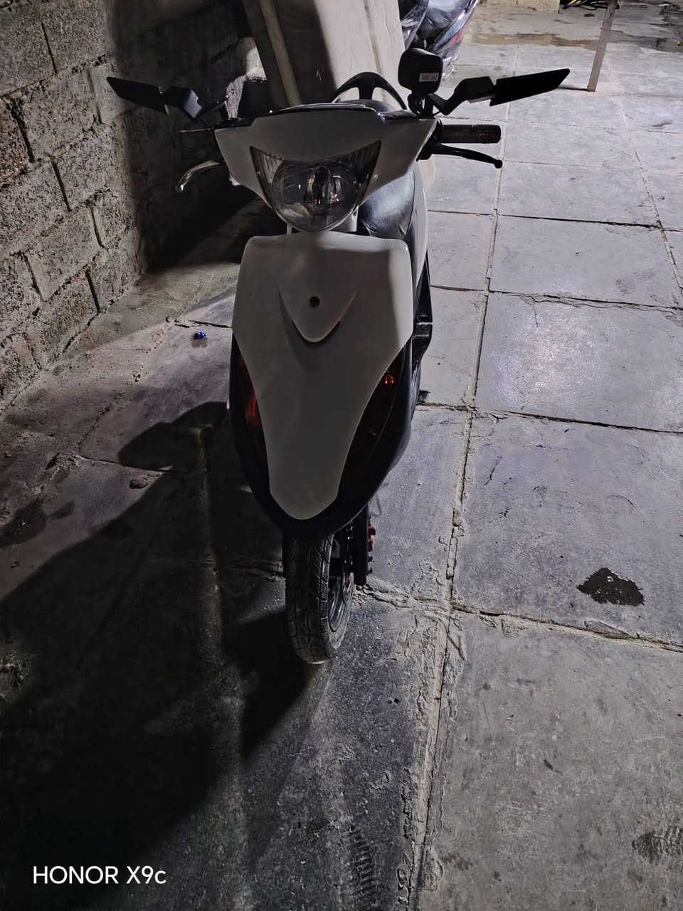 السلام عليكم دراجه ماكس عدله سرعه 120 الدراجه مفتوحه بس خير من الله شلعه ومعدل المكان بل حريه شارع المدارس بوشه بلادي 49 الدراجه حلوة ما شاء الله وهاي صورها كدامكم الي يريدها يراسلني واتساب هنا نسولف بل سعر ***********
