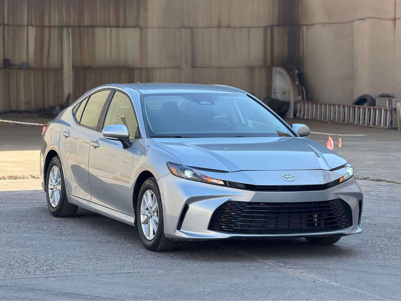 Toyota Camry Le Hev 2025

بوند صبغ بدون دواخل بدون ارباك
قبغ صندوق بخ بدون ضربة و بدون حادث فقط بخ
رقم شاصي بالصور
جاهز بدون مصرف 💯

مواصفات LE: بصمة و كشن كهربائي و رادار و حساس و كيج الكتروني و شحن وايرليس ، شاشة و كاميرة و ويل كروم و لايت ليد و زينون و نظام تراكشن و اوتو هولد...

كل شي بلادي شركة 👌

سعر  210 ورقة و مجال بسيط
مكان عقرة "ئاكرئ"
واتس اب و كورك ***********
*********** اكر, نينوى
