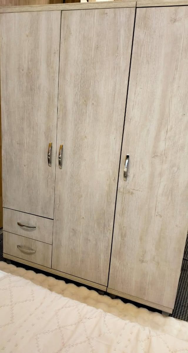 غرفة شبابيه 5 قطع نضيفة جدااا الكنتور قطعتين *********** مكان بغداد مع الدوشك
