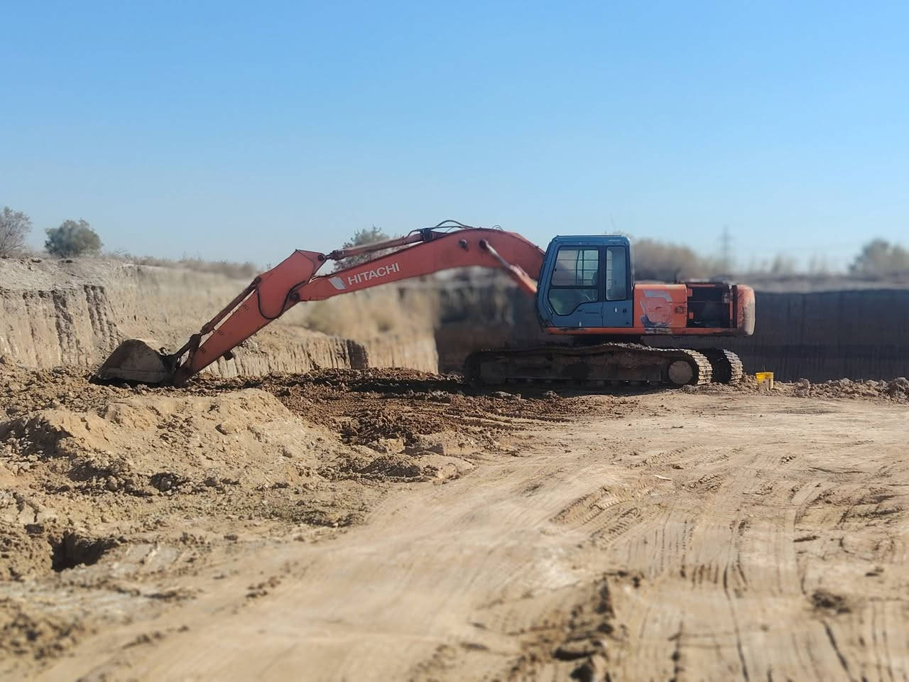 السلام عليكم حفاره ثري موديل 95 مكفوله رقم ذي قار معلايه 2008 بسنويه مضخه تجفيت جديد محرك مكفول جكات مكفوله حركتهه حلوه جاهزه للعمل  اللاستفسار تصل ***********
