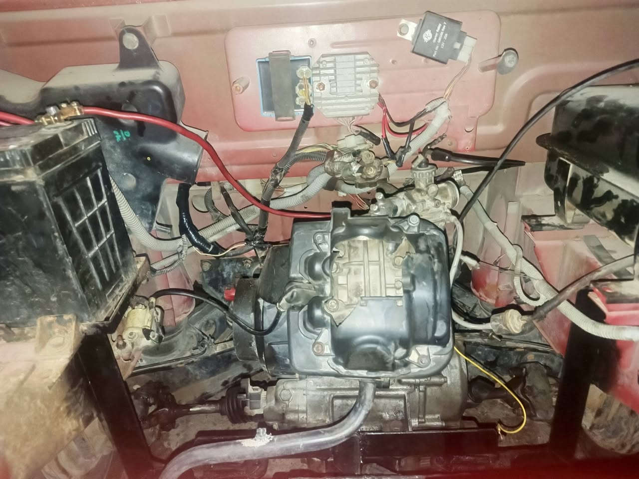 السلام عليكم تكتك محرك TVS محور محرك نضيف جداا التكتك بياجو بس محركها TVS محورة كلشي شغال دكة سلف نضيف خياسات مابيها بس كدام شويه خساسات واجسدها نضيف جداا اوراق كاملة هورن سلف انارة جميلة مسجل بيها هواي اشيا مرتبة محافظ عليها انه سعرها قفل 1700مليون وا700الف رجاهن ماردن بل فيس شراي اتصل عليه *********** واتساب او شريحة
