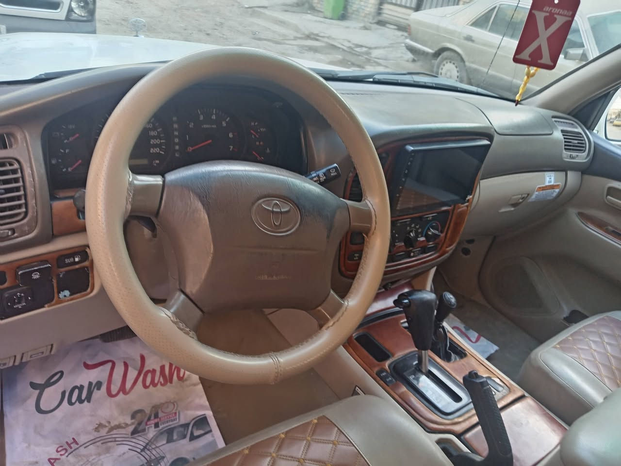 السلام عليكم ورحمة مونيكا للبيع 2001 محدثه 2007 مكينه 4500 كير اوتماتيك فول مواصفات عده الفتحه تبريد ثلج 3 قطع مع تدفئه ثلاجه شغاله دبل تانكي رقم بغداد باسمي سنويه جديده مكفوله من ضربه فقط صبغ جماليه تخم تاير ***********
