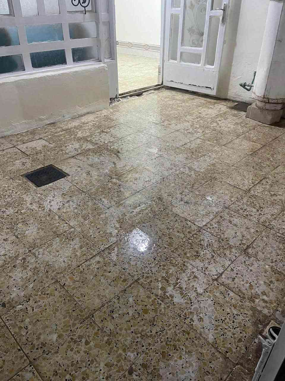 السلام عليكم ورحمة الله وبركاته دار للبيع المساحة ١٠٠م البراكية واجهة البيت ٦او نص شارع المطار القديم شارع حسينية يعسوب الدين السعر ٣٥ مع المجال الاستفسار الاتصال على الرقم ***********
