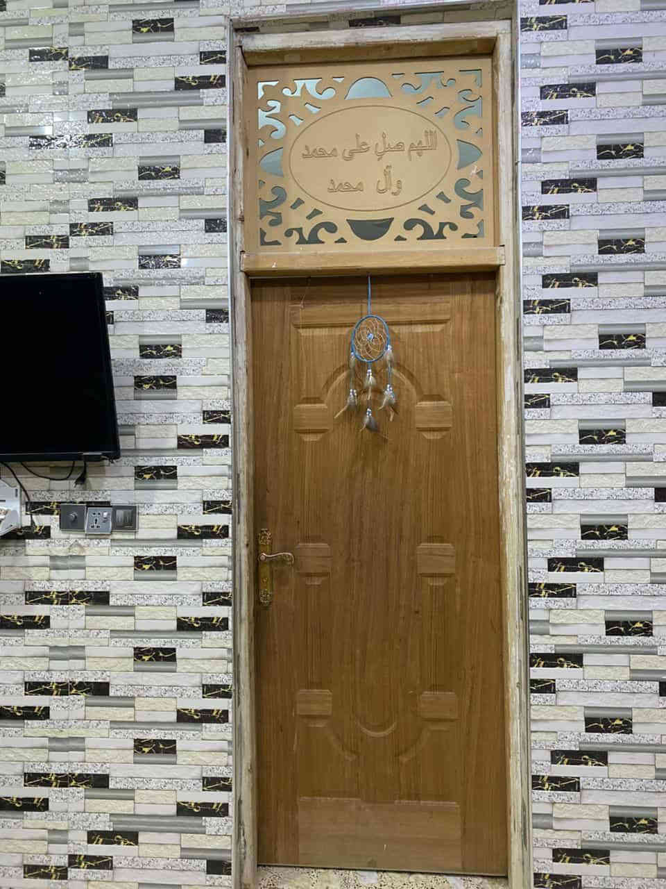 دار للبيع طابو زراعي سند 25 مساحه 120م واجهه 5م طابقين ثلاث غرف نوم مع استقبال وكلدور ومطبخ ومجمع صحيات بناء جديد عنوان الدار حي الصحه فرع الجامع الهندي 6 م عرض الشارع تبليط للدار السعر 170مليون قابل للتفاوض للاستفسار الاتصال على الرقم *********** أو مراجعه مكتبنا الكائن في الجزائر مقابل مجبس التمور أو مدرسه الطريق الى المئه
