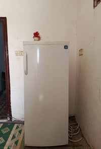 ثلاجه للبيع السعر 125 وبيها مجال للأستفسار على هذه الرقم 0781 986 4384