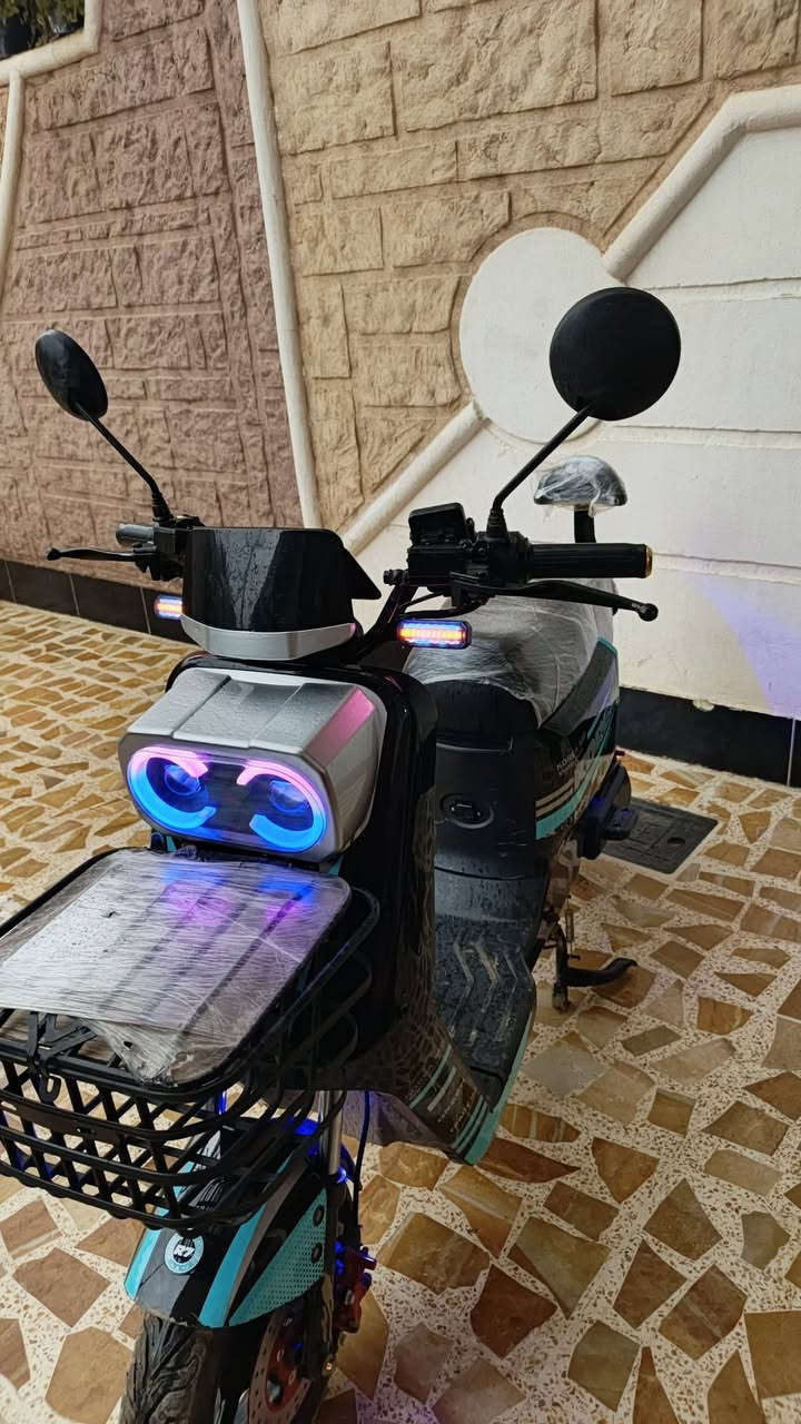 دراجه شحن R7 خمس بطاريات كامله من كلشي الدراجه جديده 
مستعمله شهرين بس اربع سرع لدات نهارية ملف1500نضام بارك بلاتوث 
نضام التشغيل كارت وبصمه ومفتاح حساسات سرقة قفل سيرن 
السعر 675 الف مكاني ديالى بعقوبة للاستفسار ***********
