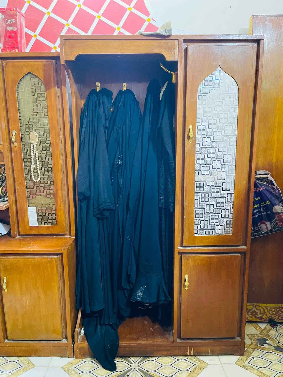 السلام عليكم.. غرفه صاج حطاطه للبيع السعر 500 وبيها مجال مكان صكلاويه شهداء 2 ***********
***********
