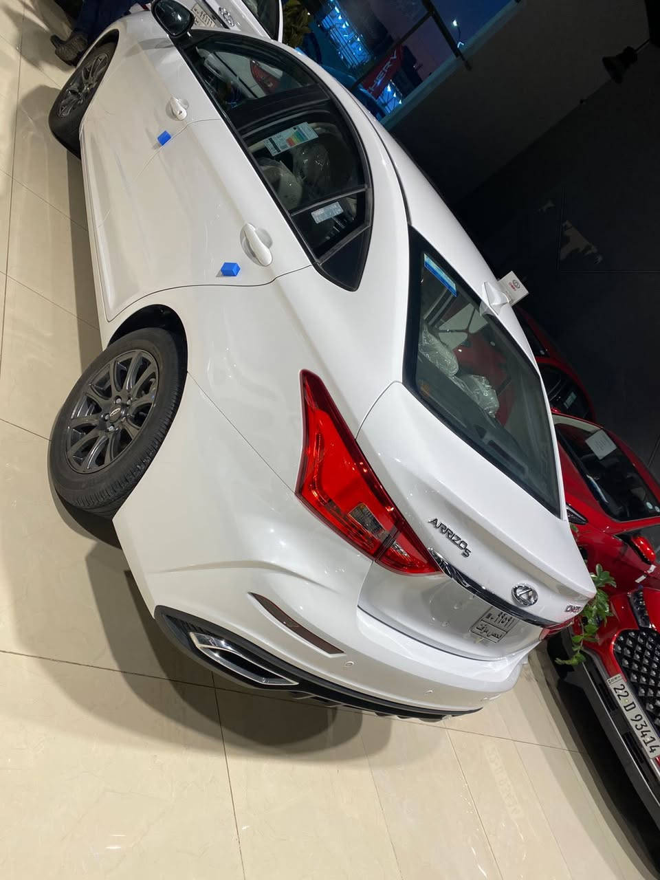 سلام عليكم عندي اريزو 5للبيع مرقم اربيل بيها بطاقه بانزين هم ضمان شركه 6سنوات ماشي 17الف عنوان كركوك رقم ?***********
