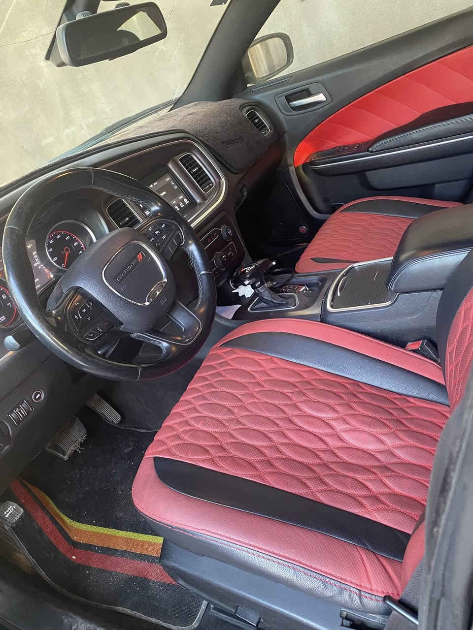 السلام عليكم سيارة جارجر sxt 2016 وارد امريكي حادثها  جاملغ وباب مبدلات بأصلي وكالة بامريكا ودعامية خلفية فقط بالعراق بيها طعجات خفيفة كلش ببابين مالت السايق والصدر السيارة بدون قطرة صبغ ابد تحكمات ستيرن كشن كهرباء السيارة مو فول مواصفات مشدودة الها شاشة وكاميرا خلفية اصلية تبريد تدفئة امامي وخلفي شغال مكينة 3600 وكفالة مكينة كير محرك سنويتها راح توصل يوم الاحد مشروع وطني ورقمها بغداد
ماشية 285 
السعر 160 وبيها مجال للشراي 
تحويل ثاني يوم العنوان البصرة/قضاء المدينة
التواصل واتساب فقط ***********
