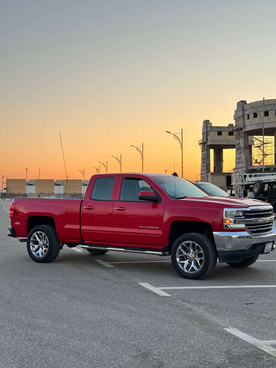 السلام عليكم سلفرادو 2019  رقم بغداد الدولي باسمنه مواصفات lt.
السياره عليها ترفيع 
ويل كب ٢٠ كروم مال تاهو
مكينه ٥٣٠٠ مامفتوحه 
كير تعليك
السياره مكينه كير تبريد حداديه  كاملات تخم تاير جبلي 
سبيسرات تايرات 
منضومه لايت زنون مع حركه في الد 
السياره ماشيه ٨٠ الف 
صور الحادث بالمنشور وبيها بيبان كلير من امريكا 
السعر ١٦٥. وبيها مجال حك شوفه السياره 
‏للاستفسار ***********
