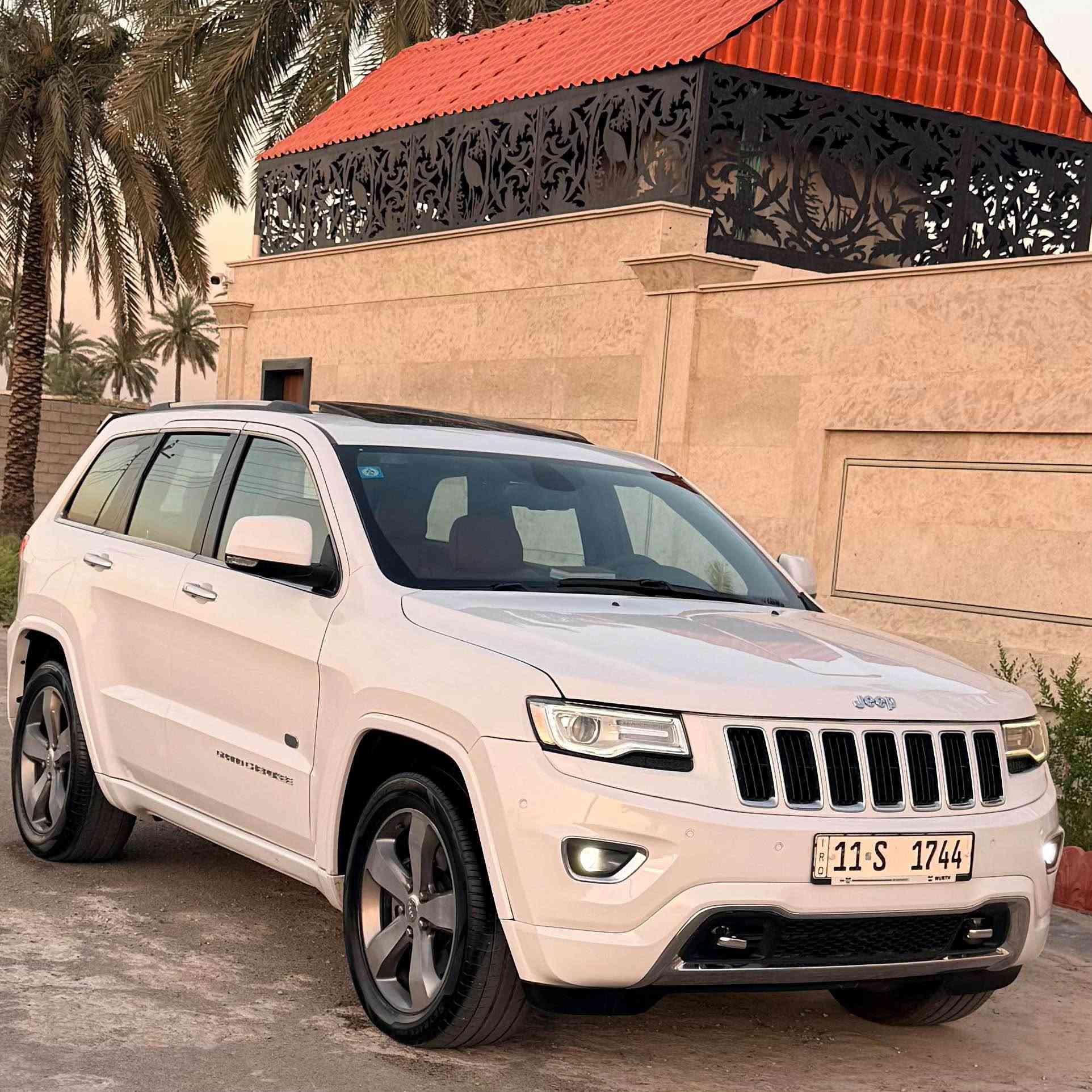 اوفر لاند موديل 2014خليجي

فول مواصفات 

داخل ملكي

المحرك : V6.  3.6L

ماشية 190 الف كيلو

 رقم بغداد حلوه شبه مميزر بسمي

المواصفات 

* دفع رباعي 4x4 . 

* سقف بانوراما . 

* نظام التعليق هوائي (جكات) . 

* ستيرن كهربائي . 

* لايت الأمامية زنون . متحرك 

* كشافات الضباب زنون .     

* تشغيل عن بعد .

* صندوق كهربائي .

* داخل مشمشي  .

* حفظ وضعيات الجلوس (ميموري) . 

* المقاعد الأمامية كهربائية .

* المقاعد الأمامية تبريد وتدفئة .

* سستم صوت الباين. 12 سماعه مع دمام خلفي

* حساسات أمامية

* حساسات خلفية .

* كاميرا خلفية .

* تدفئة ستيرن . 

* بخاخ ماء على المصابيح الامامي.

* المرايا الجانبية قلابه

* مرايا متحسسه للضوء العالي . 

* مقود السائق من الخشب . 

* بلوتوث تلفون . 

* محدد سرعة . 

* نظام التشغيل والاطفاء الاوتوماتيكي ( Auto Start System ) .

رادارات جانبية 
نقطه عمياء
وبعد بيها هواي مواصفات

سيارة انطخت بيدي صار بيها صبغ بنيد 

اخشوم جاملغ فقط لباقي كفاله بدون دواخل بدون ايرباك موجوده صورها لمن انطخت 

سياره بالحقيقه احلى من اصور 
مكان السياره بغداد الدوره
*********** بغداد, العراق
