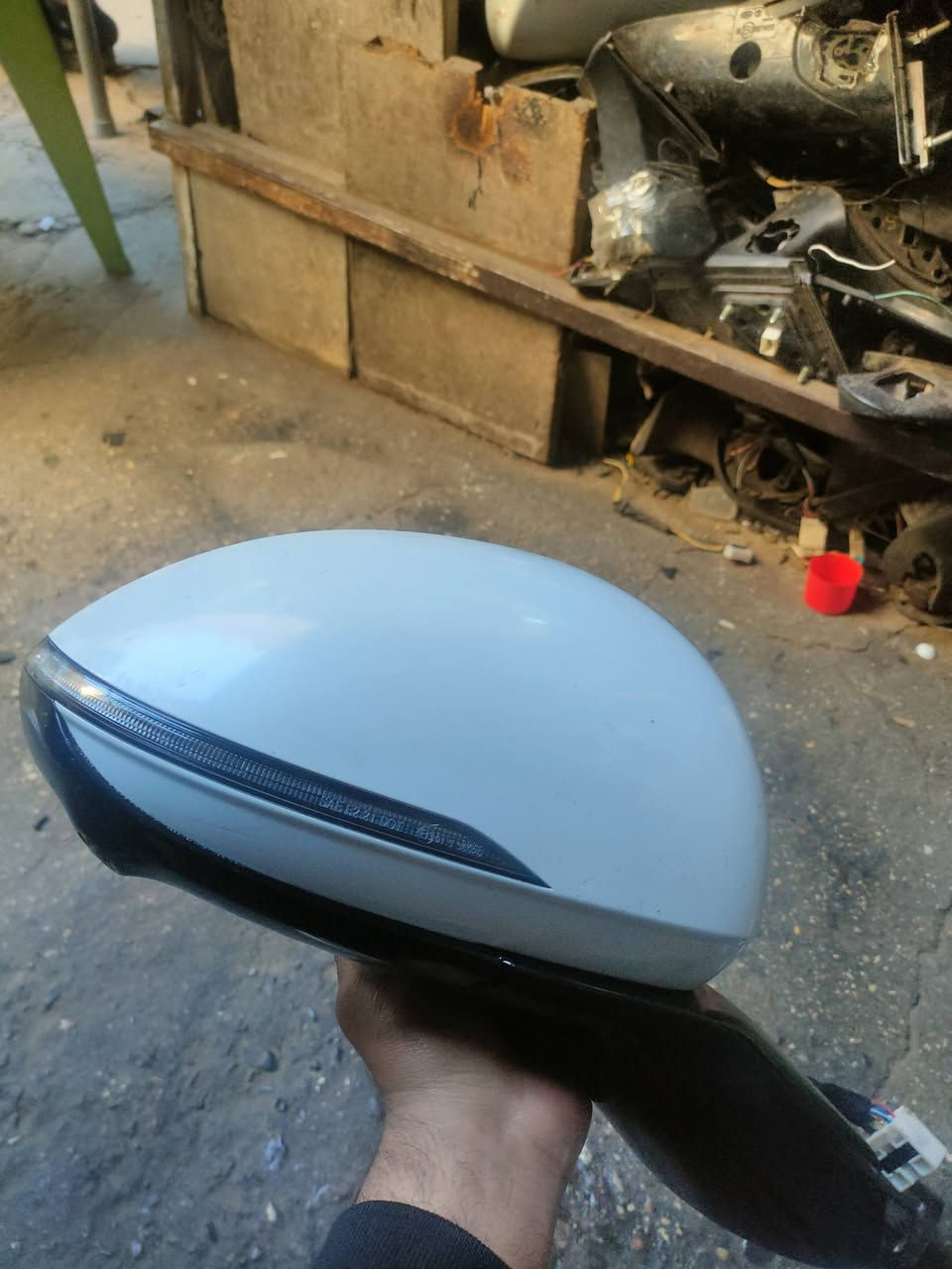 السلام عليكم توفرت مرايا جينسس gv70 +g70 +جميع مرايا السيارات الكورية بـ اسعار تنافسية 
***********
