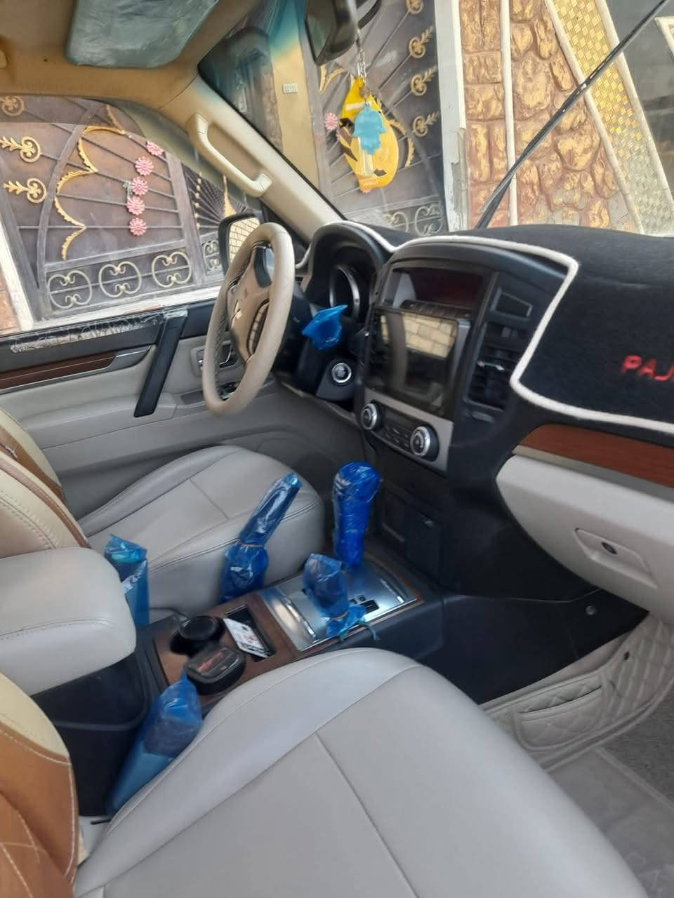 باجير ٢٠٠٩ محدثه 
شكل لكزز 
 تحديث درجه اوله حبتور بيها بنيد صبغ  والباقي مكفوله
فول مواصفات 1/1 محرك 300 

المواصفات : 
1(. تحكم ثلاث جهات 
2(. كشنات جلد بيجي 
3( كشنات مامية 2 كهرباء  
4(فتحة سقف 
5(. ثلاجة 
6(مرايات شفط اشاير بل مري
7( يدات والمري نيكل
8(زركات لايت 
9( فورويل ٤ 
10( دمامات خلفية 
11(شاشه 
12(حساسات 
13(مانع انزلاغ
14(مثبت سرعة 
15(تبريد ٣ قطع 
16(سبعة ٧ راكب 
17(بلجكترات زينون
18(لايت زنون صلي 
سيارة ما بيها اي نقص
رقم قادسية موميز سعرها ١١٨
تفاصيل اكثر موجود واتساب او ماسنجر على رقم ***********

#باجيرو_2009
