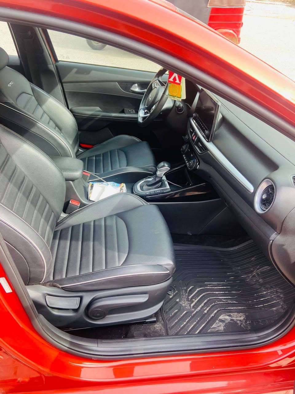 السلام عليكم كي 4 جي تي لاين للبيع ماكينه 2000 السعر 62 وبيها مجال البكان بغداد شارع 
***********
