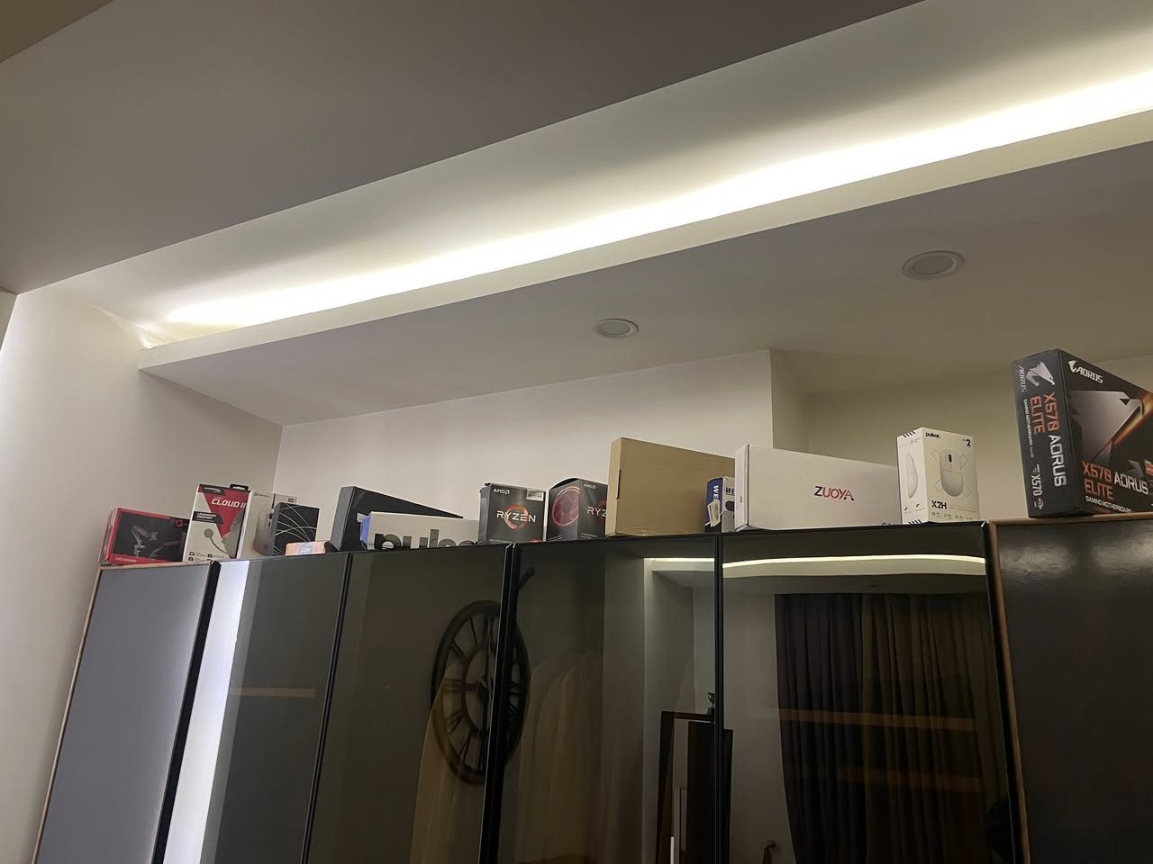 السلام عليكم-ابيع شلع مابيع قطع
R7 -5700x3d حاطله مبرد amd 

Amd gpu 7800xt xfx merc 319

Ram 3200 16gb (8x2) xpg 

X570 aorus elite 

1tb Nvme wd sn5000 bule gen 4.0 

500gb kingstone gen 3.0 

Power supply fsp 750w silver 

Case xigmatek zest جامته مبدله 

ماوس pulsar x2h v2 size2 وماوس باد مالته paracontrol 

كيبورد ajazz ak620 من clown كي كابس نادر 
كيبورد ثاني gmk بلوتوث فقط diy kit وسوجات عاديه موجوده مستخدم كديكور 

ستاند شاشة هايدروليك شركة game one 

شاشة 10 انج hdmi بورتبل 

9 فانات من ثرملرايت

ويب كام عادية 

سماعات iem aria 

الباكيتات موجوده (بور-مذر-معالج-كيس-رامات-هاردات- فانات ٦ من ٩-٣ فانات تعبانه كشكل فقط للامانه - كيبوردات-ماوس-ماوسباد-شاشة بورتبل-ويب كام- كارت بلوتوث وايفاي -ستاند )

((باكيت كرت ماعندي)) 
مكاني اربيل توصيل موجود ان شاء الله
 
مومشتري متعرف بلبراندات يرحم والديك ارحمني
 
سعر : 1,800,000 بي تفاوض ان شاء الله


**إذا كنت صاحب هذا الإعلان وتريد حذفه لأي سبب، رجاءا أرسل رسالة إلى الدعم الفني**