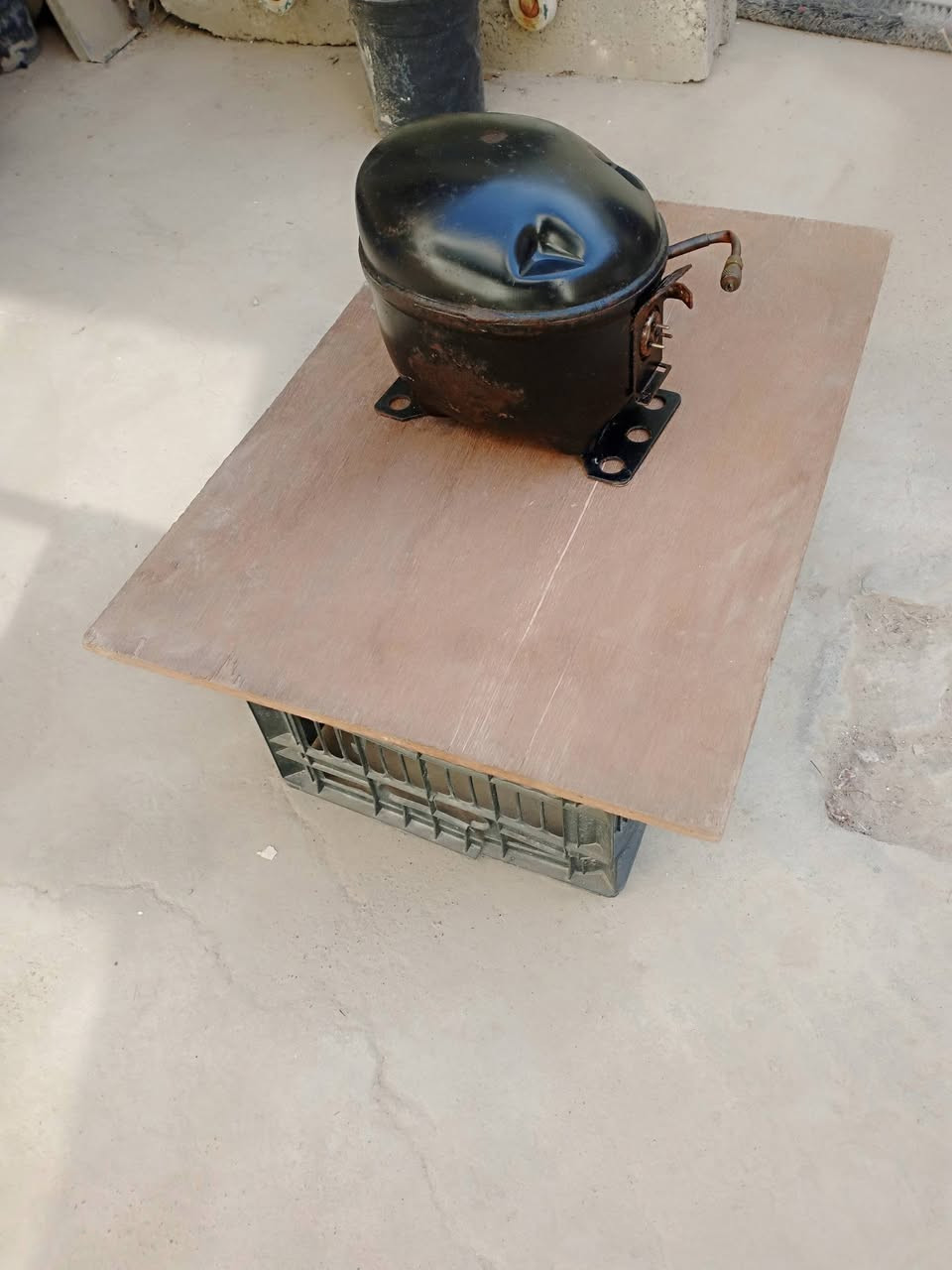 ماطورات مبردة على وظع الشركه نظافه فول سرعتين ملف نحاس ظمان حقيقي سعر الواحد 50الف ماطور ثلاجة اصلي شغال سكن بغداد سبع البور شارع السوداني هاتف ***********
