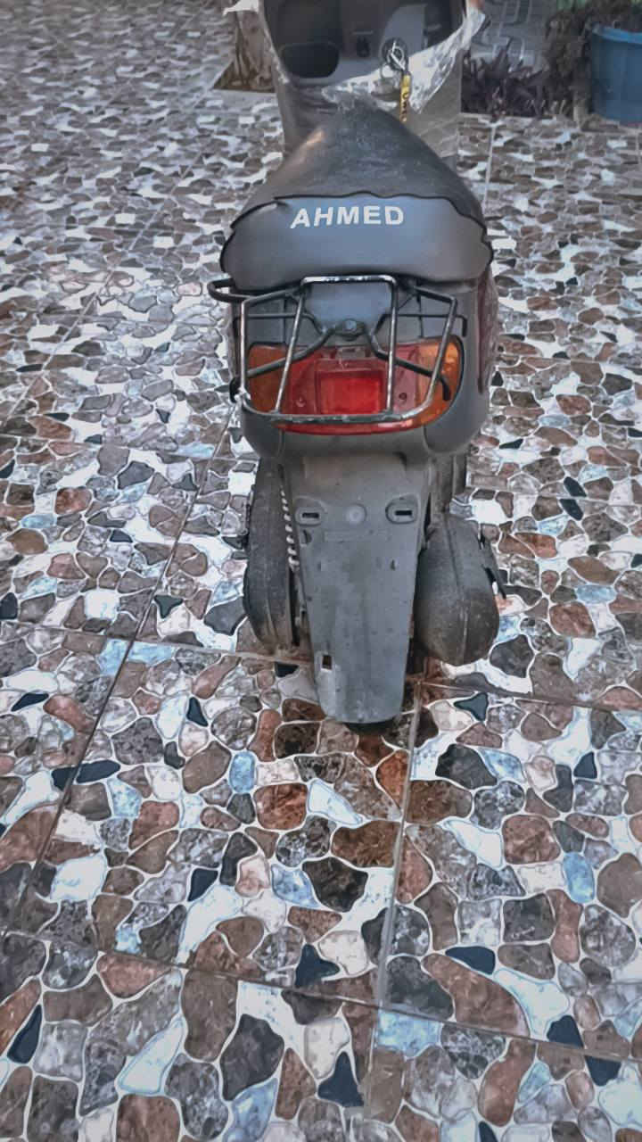 سلام عليكم  دراجه Yamaha 60اقتصاديه نضيفه اول ماتشغلها تطلع دخان قليل لان بارده يحتاجلها فقط بطاريه
سعر 350 بيها مجال 300 للطيبين مكان محافظة الجديده 
***********
