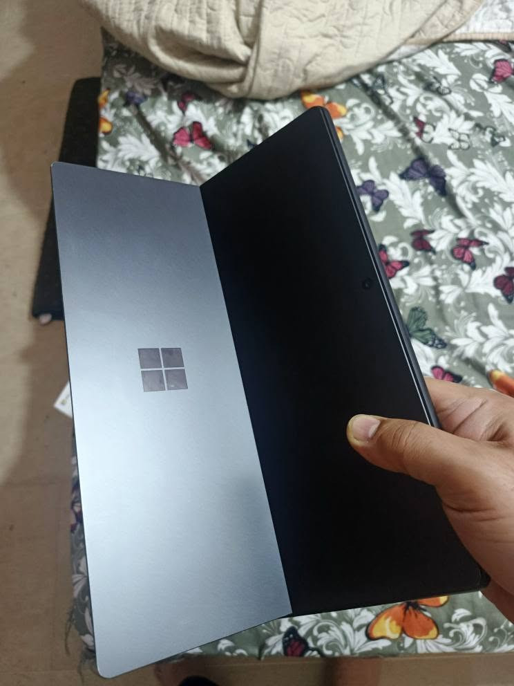 للبيع جهاز Microsoft Surface Pro 11 
بحالة ممتازة جداً ✨ شبه جديد
استخدام قليل جداً — فقط 25 دورة شحن 🔋
💻 المواصفات:
• الشاشة: 13 إنش PixelSense
• المعالج: Snapdragon X Plus بسرعة 3.4GHz ⚡
• الرام: 16GB RAM
• التخزين: 512GB SSD
• نظام تشغيل Windows 11
• أداء قوي، خفيف جداً، وبطارية ممتازة
🎁 يأتي مع:
✅ الكيبورد الأصلي Surface Keyboard
✅ القلم الأصلي Surface Pen
جهاز مثالي للعمل، الدراسة، الاجتماعات، التصميم والمهام اليومية 👌
📌 الحالة: نظيف جداً مثل الجديد
📩 للتواصل والاستفسار خاص بغداد, العراق


**إذا كنت صاحب هذا الإعلان وتريد حذفه لأي سبب، رجاءا أرسل رسالة إلى الدعم الفني**