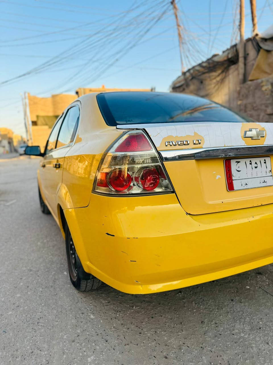 السلام عليكم 
افيو 2010 مكفوله من الضربه القويه
بيه فقط باب مبدله 
كير ومكينه كفاله جدد 
التبريد شغال 
حداديه جديده 
تخم تايرات 
السياره جاهزه من كلشي كهربائيات كله شغاله السعر 45 وبيه مجال 
المكان / بابل 
تصال / ***********
