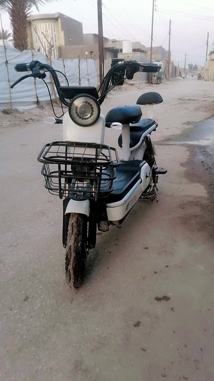 سلام عليكم دراجه شحن للبيع حجم 14كلشي شغال بيها اي نقص مابيها عنوان مسيب اي ستفسار خاص او تصال ع رقم ***********

