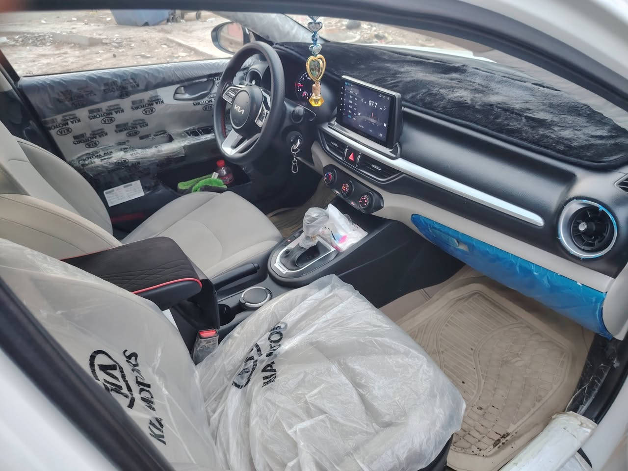 السلام عليكم ورحمة الله وبركاتة سيراتو 22 كفاله عامه بسمي محرك 1600 رقم بغداد  سنويه لغاية 27 السعر خاص  ***********
