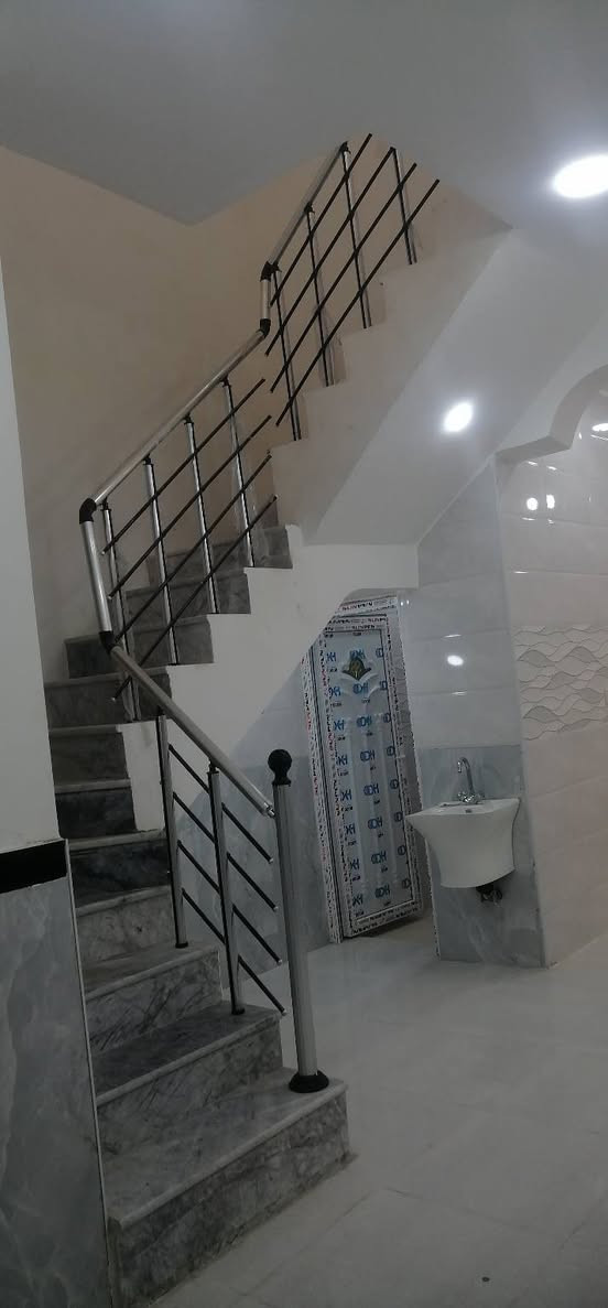 دار البيع ١٠٠متر طولني منطقة العابجيه قرب المدرسة قاط واحد بناء حديث الاستفسار اتصل رقم *********** جاهز السكن
