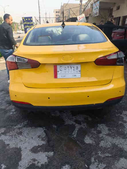 السلام عليكم 
كيا فورتي موديل 2015 وارد امريكي 
سيارة جاهزة من كل النواحي
محرك و كير خير من الله 
صدر جديد تخم تاير جديد 
مواصفاتها تحكم استيرن جهتين 
شاشة و كامرة 
قيادة ثلاث وضعيات 
و باقي المواصفات المعروفة 
رقم بغداد بسمي شرط التحويل 
مكان السيارة بغداد ابو دشير
السعر (100ورقة) يعني شدة و بيها مجال قليل للشراي
تفاصيل اكثر الاتصال على الرقم التالي 
***********
