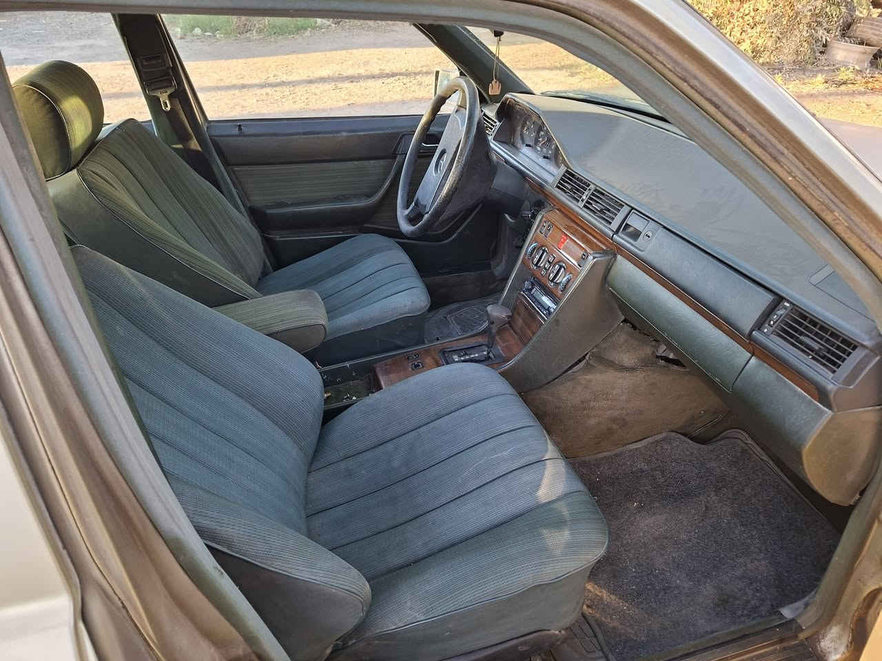 سلام عليكم مارسدس دب محرك بلادي رقم بغداد باسمي   السعر  ب٥٠  عنوان بابل
***********
