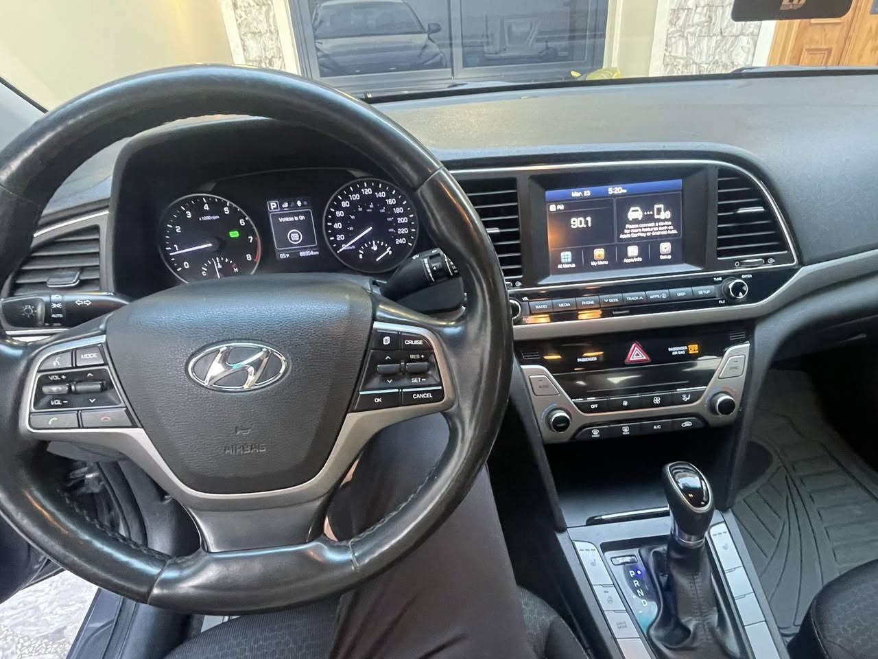 سلام عليكم الانتره 2017 كنديه بيه ضربه بس جاملغ الخلفي ماشي 88 الف سياره تراي مال زيررو الله وكيلكم 
127 ورقه$$ بغداد ***********
