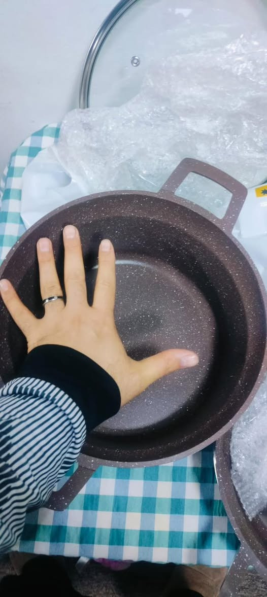 السلام عليكم عندي طاوة وتبسي بيها قبغ ودست كرانيت مامستخدمين كرانيت اصلي كلهم حجم 26
وايضا جهاز التنضيف والله كلهم جوني هديه وحاليا محتاجة فلوسهم
الرقم ‭٠٧٧٠ ٥٩٠ ٥٧٤٦‬
