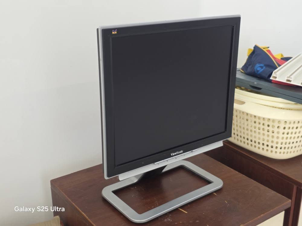 مۆنیتەری مارکەی ViewSonic VX715ی شاشە 17 ئینچ مۆنیتەرەکە بۆ کامێرا و هەندێ ئیش گونجاوە کوالێتی 720P مۆنیتەرەکە بێ کێشە ئیشئەکات بەشەرت زۆر جوان و پاک ماوەتەوە شکاوی نیە تەنها شاشەکەی ٢ شوختی هەیە زۆر دیارنین

نرخی: 20 هەزار
شوێن سلێمانی
کڕیار نیت تکایە نامە مەنێرە السليمانية, العراق


**إذا كنت صاحب هذا الإعلان وتريد حذفه لأي سبب، رجاءا أرسل رسالة إلى الدعم الفني**