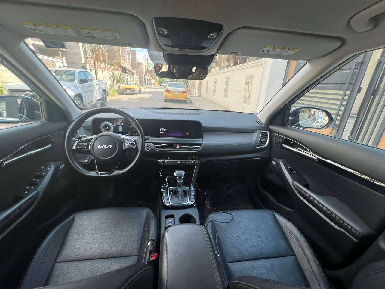 سلام عليكم كيا سليتوس موديل ٢٠٢٤
رقم بغداد انكليزي مكان السيارة بغداد حي اور 
مكينه ١٦٠٠ تيربو حادثة قطعتين جاملغ او دعاميه نفس الون 
لون فيروزي مميز رقم الهاتف ***********
