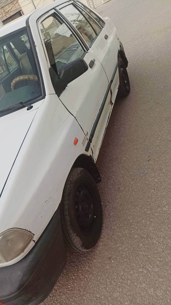 ياالله سايبه مديل 11للبيع سياره جاهزه على ائخر حبايه مكينه وكير وحدديه و تخم تاير جدد مابيه نقص تريك وين ميعجبك مكاني نجف حي ميسان *********** سعره 32وبيه مجال قليل
