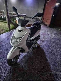 دراجه سكنس للبيع شغاله وخير من الله كهربائياته شغاله دراجه حلوه  نواقص...