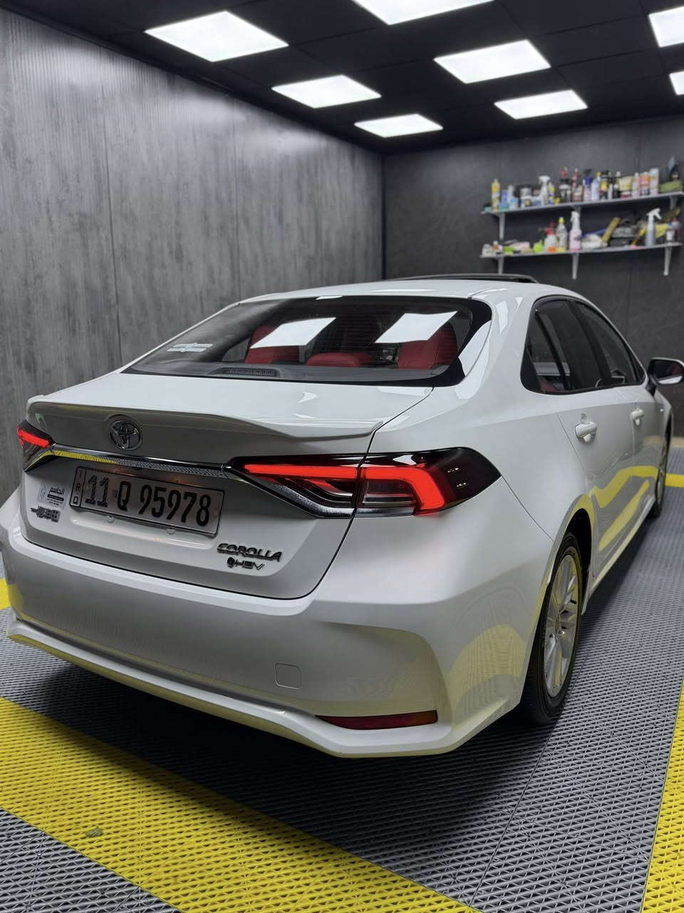 السلام عليكم 
كورلا شكل الخليجي هايبرد وارد صيني 

رقم بغداد باسمي هزه وسنويه وارقام كلها جدد 
موديل 2024 
 
ماشية 22 الف فقط 

(سويجات الشركه + الارضيات كلهن جدد وياها )

فول مواصفات 
جلد لونين 
كشن كهرباء 
سلايد 
بصمه 
تحديد مسار + رادار امامي 
اتو هولد + سايد بريك بصمه

كفالة عامة من كلشي فقط رصعه كلش صغيره بالبنيد ناشر صورتها بالمنشور

رايدها ب154 وبيها مجال  
مكاني بغداد حي الجامعة وهذا رقمي ***********
*********** واتس اب
