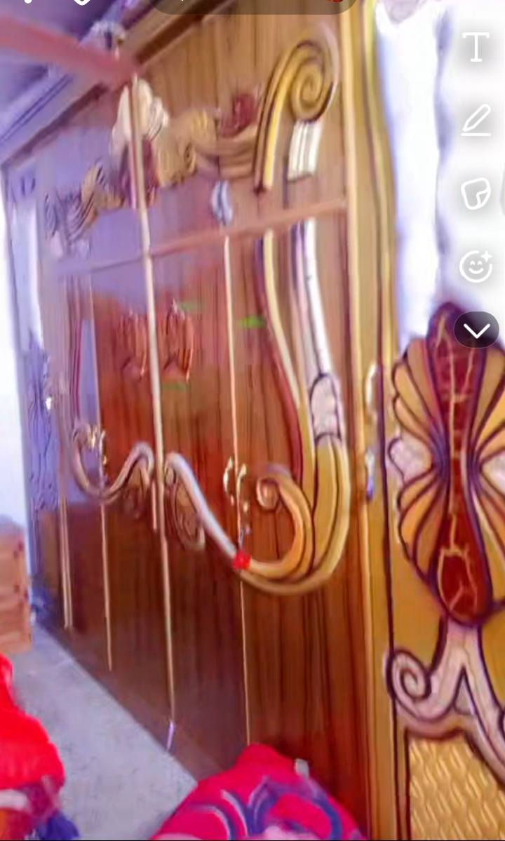 غرفه للبيع كنتور ابو ملحق ابو 6 وميز مال بلازمه وزاويه وميز غرفه جاهزه بسبب البيع محتاج فلوس واريد ابيعه السعر 350 وبيها مجال 
مكان الطارمية شارع البحجازي 
***********
‏‪***********‬‏
