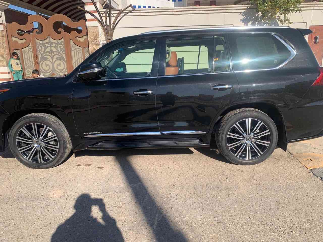 لكزز موديل 2019 ماشيه 114 الف كيلو بريميه اصلي فووول مواصفات مكاني حبانيه رقمي ***********. السعر 750 ورقه وبيها مجال
